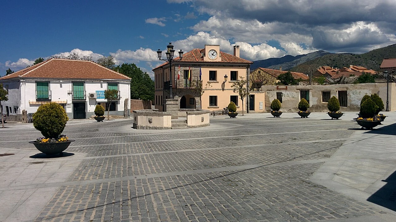 Otero de Herreros, Plaza Mayor.jpg